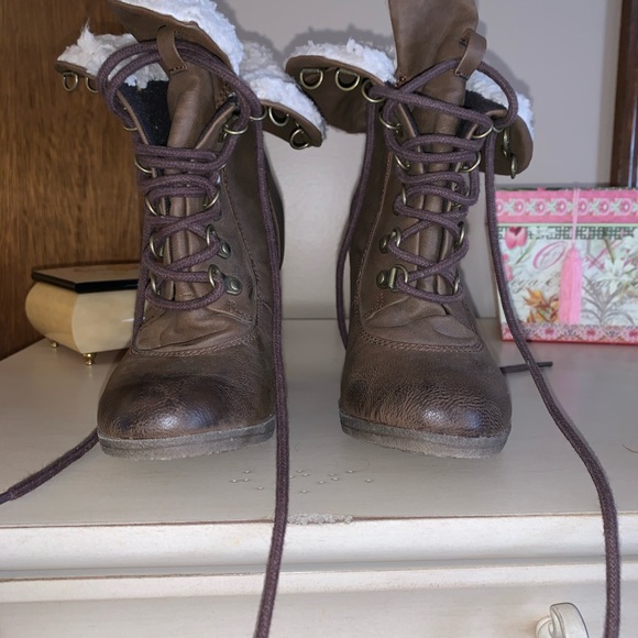 Boots - Picture 2 of 3